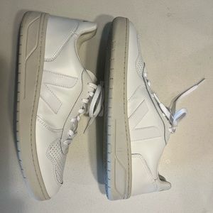 Veja V 10 low top sneakers